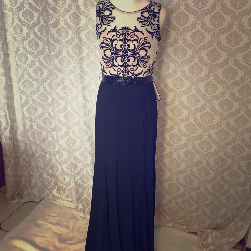 NWT BETSY&ADAM EVENING GOWN🖤🖤